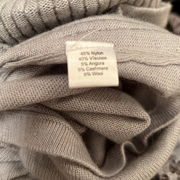 Front button sweater - Picture 5 of 5